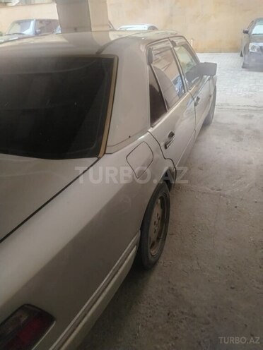 Mercedes 220 E 1995, 300,000 km - 2.2 l - Bakı