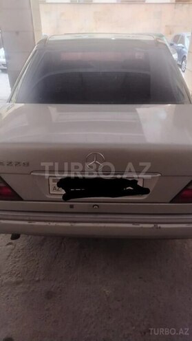 Mercedes 220 E 1995, 300,000 km - 2.2 l - Bakı