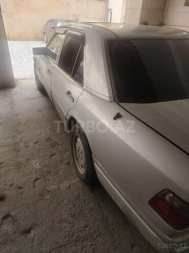 Mercedes 220 E 1995, 300,000 km - 2.2 l - Bakı