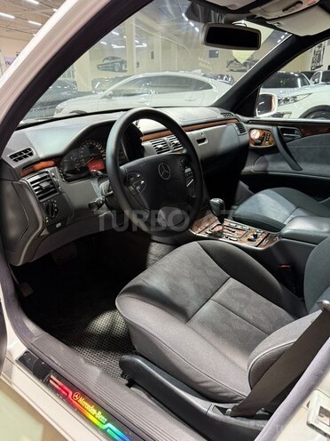 Mercedes E 240 2001, 290,000 km - 2.4 l - Sumqayıt