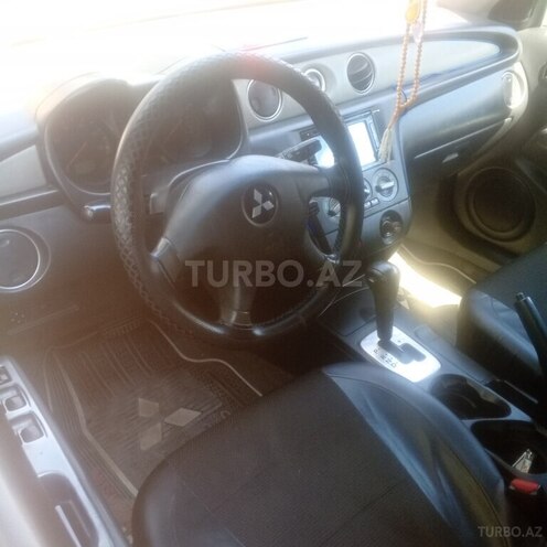 Mitsubishi Outlander 2002, 385,045 km - 2.4 l - Ucar
