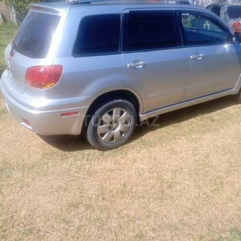 Mitsubishi Outlander 2002, 385,045 km - 2.4 l - Ucar