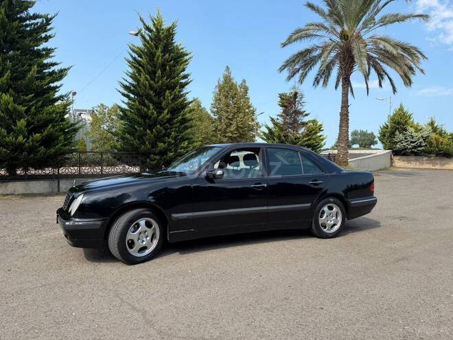 Mercedes E 240 2000, 406,221 km - 2.4 l - Astara