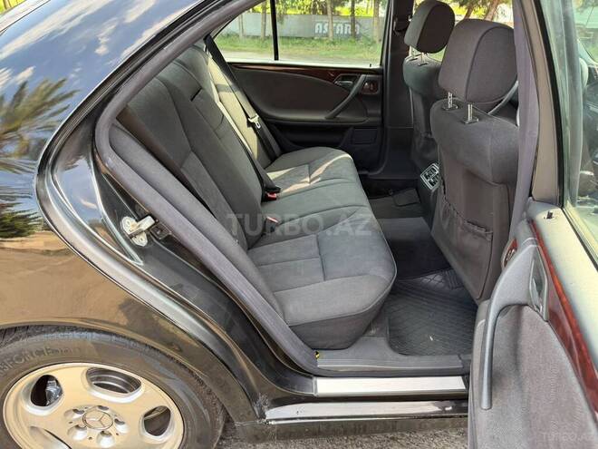 Mercedes E 240 2000, 406,221 km - 2.4 l - Astara