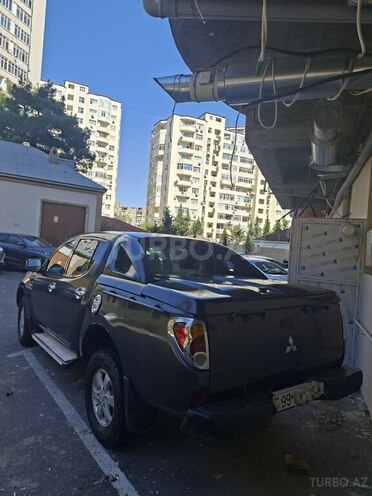 Mitsubishi L200 2011, 274,352 km - 2.5 l - Bakı