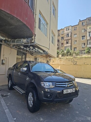 Mitsubishi L200 2011, 274,352 km - 2.5 l - Bakı