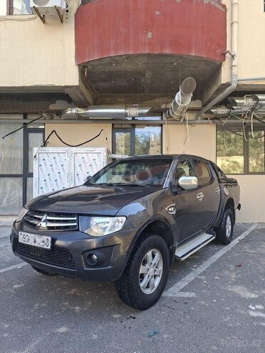 Mitsubishi L200 2011, 274,352 km - 2.5 l - Bakı