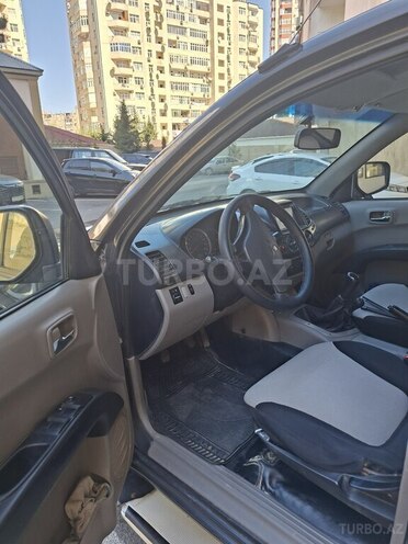 Mitsubishi L200 2011, 274,352 km - 2.5 l - Bakı