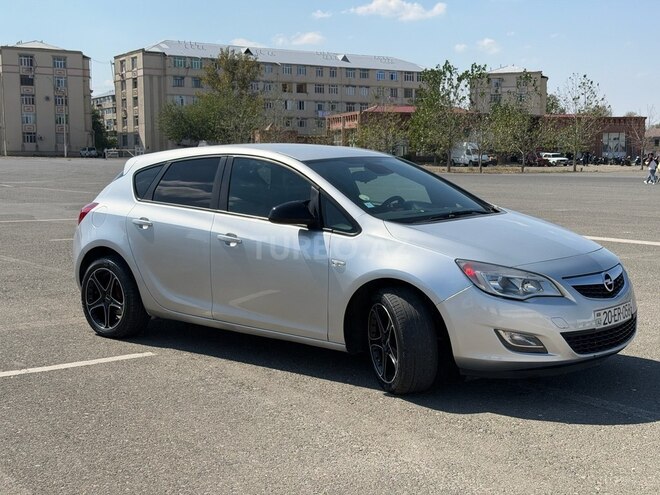 Opel Astra 2011, 298,000 km - 1.3 l - Gəncə
