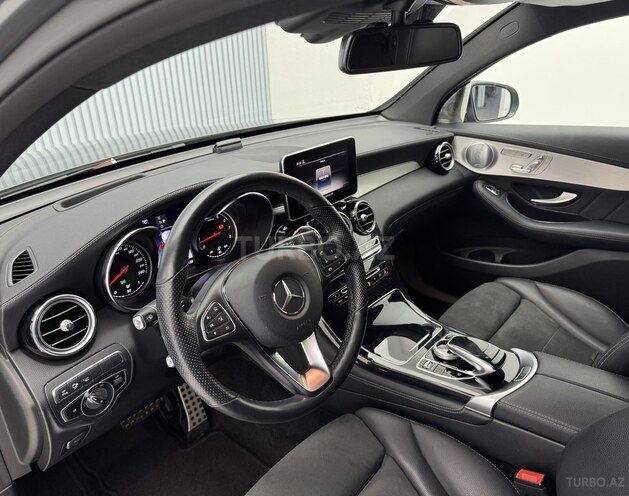 Mercedes GLC 300 4MATIC 2019, 100,600 km - 2.0 l - Bakı
