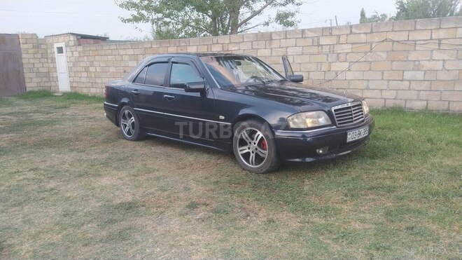 Mercedes E 230 1996, 450,000 km - 2.3 l - Ucar