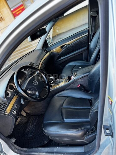 Mercedes E 220 2004, 434,500 km - 2.2 l - Bakı
