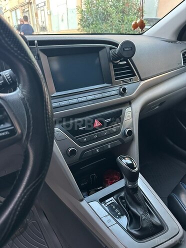 Hyundai Elantra 2017, 241,402 km - 2.0 л - Xırdalan