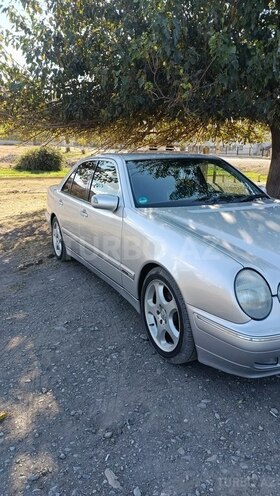 Mercedes E 240 2000, 291,950 km - 2.4 l - Şəki