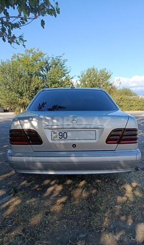 Mercedes E 240 2000, 291,950 km - 2.4 l - Şəki