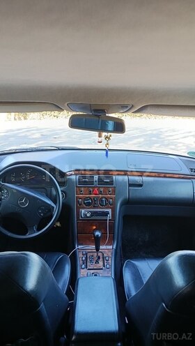 Mercedes E 240 2000, 291,950 km - 2.4 l - Şəki