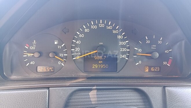 Mercedes E 240 2000, 291,950 km - 2.4 l - Şəki