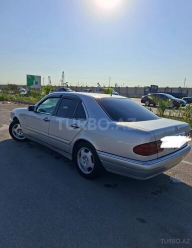 Mercedes E 200 1997, 456,000 km - 2.2 л - Bakı
