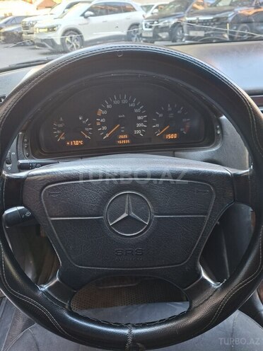 Mercedes E 200 1997, 456,000 km - 2.2 л - Bakı
