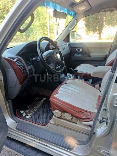 Mitsubishi Pajero 2004, 328,000 km - 2.8 л - Bakı