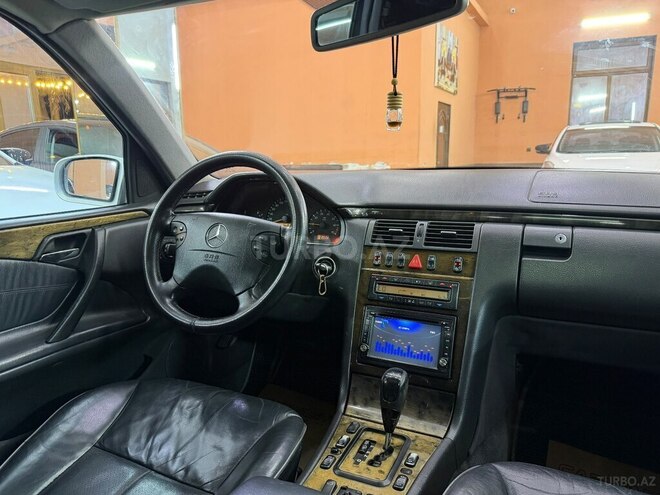 Mercedes E 240 2001, 192,079 km - 2.4 l - Xırdalan