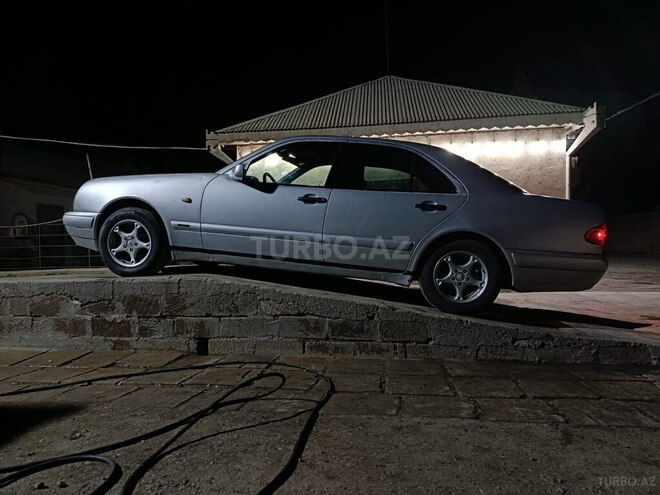 Mercedes E 200 1999, 530,000 km - 2.0 l - Salyan