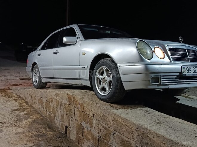 Mercedes E 200 1999, 530,000 km - 2.0 l - Salyan