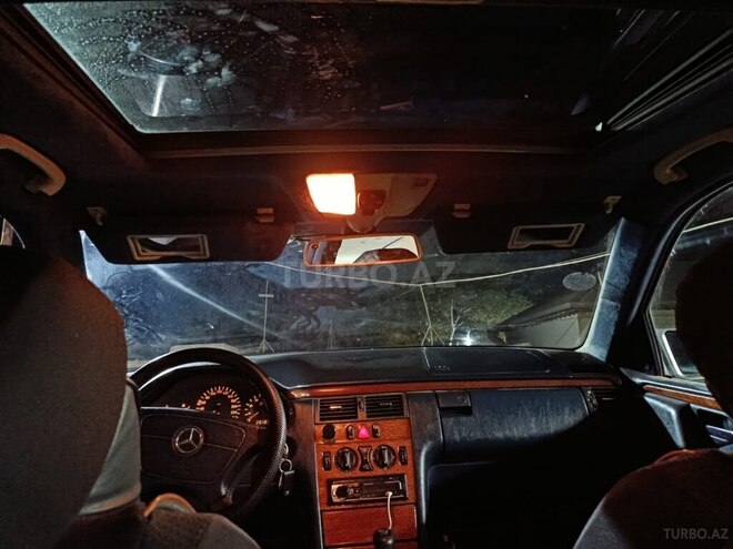 Mercedes E 200 1999, 530,000 km - 2.0 l - Salyan