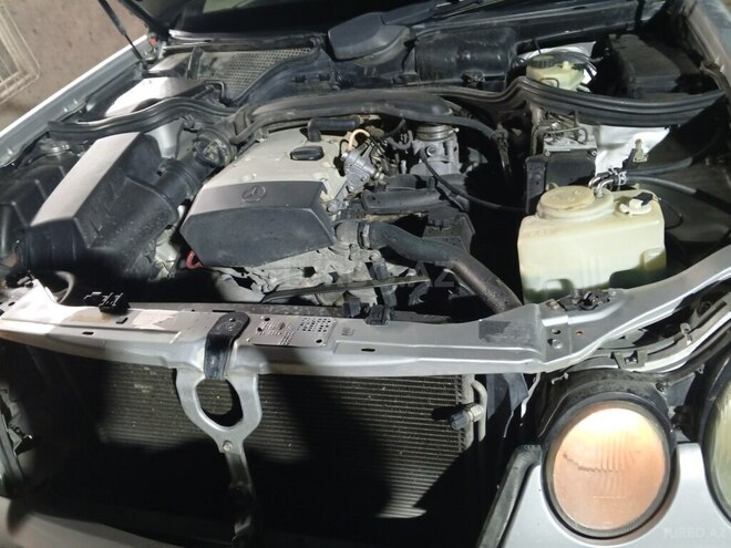 Mercedes E 200 1999, 530,000 km - 2.0 l - Salyan