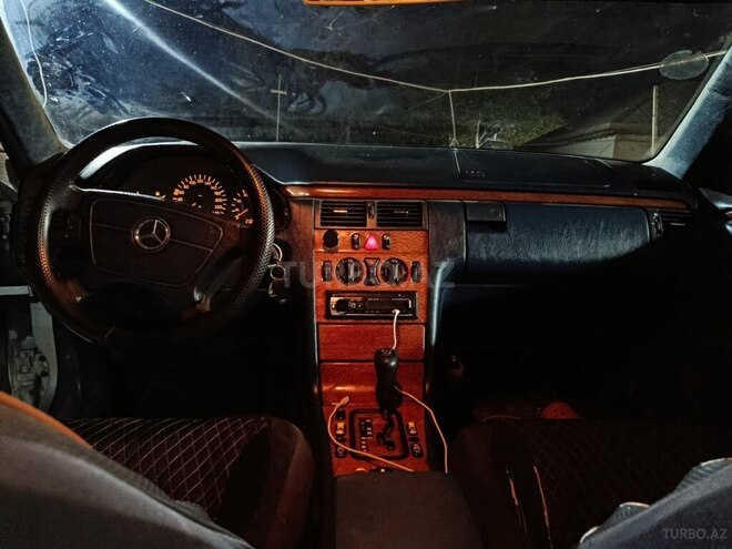 Mercedes E 200 1999, 530,000 km - 2.0 l - Salyan