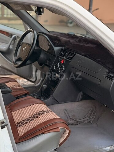 Mercedes C 230 1999, 355,000 km - 2.3 l - Sabirabad
