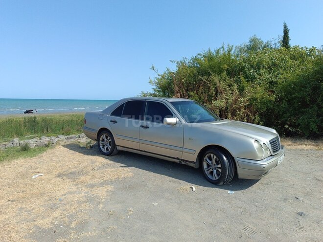 Mercedes E 220 1996, 325,000 km - 2.2 л - Astara