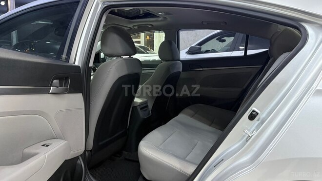 Hyundai Elantra 2018, 133,000 km - 2.0 l - Bakı