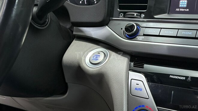 Hyundai Elantra 2018, 133,000 km - 2.0 l - Bakı