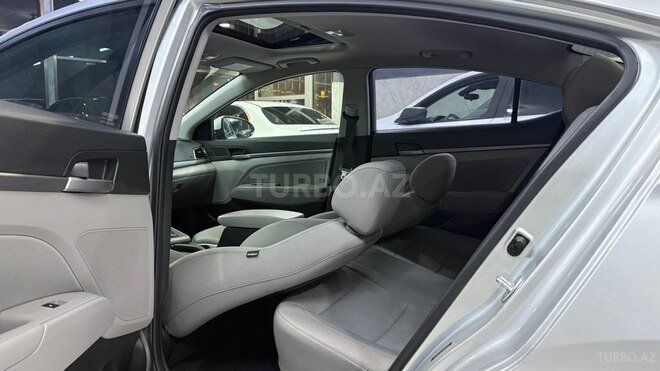 Hyundai Elantra 2018, 133,000 km - 2.0 l - Bakı
