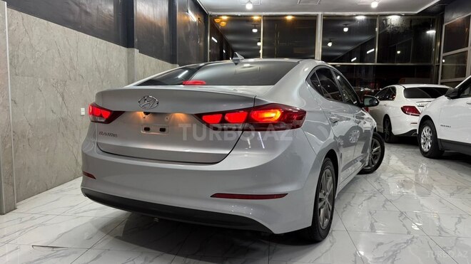 Hyundai Elantra 2018, 133,000 km - 2.0 l - Bakı