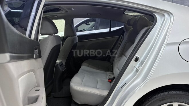 Hyundai Elantra 2018, 133,000 km - 2.0 l - Bakı