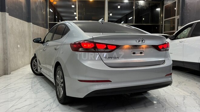 Hyundai Elantra 2018, 133,000 km - 2.0 l - Bakı