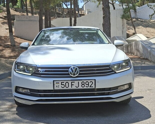 Volkswagen Passat 2017, 220,000 km - 1.8 л - Bakı