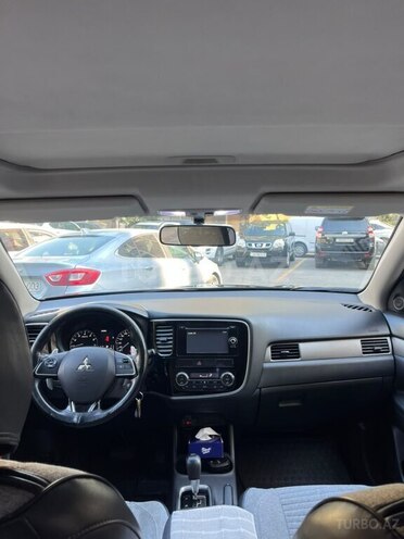 Mitsubishi Outlander 2015, 210,000 km - 2.4 л - Bakı