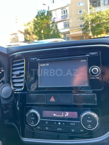 Mitsubishi Outlander 2015, 210,000 km - 2.4 л - Bakı