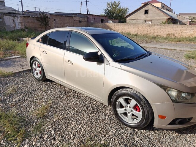 Chevrolet Cruze 2011, 400,000 km - 1.4 l - Salyan