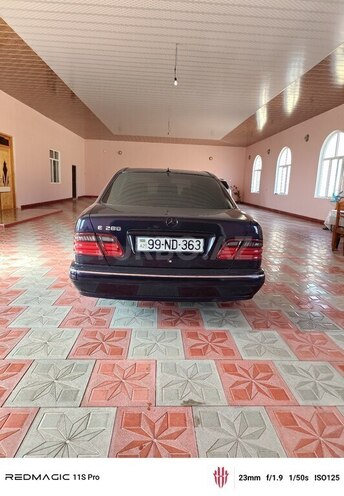 Mercedes E 240 2000, 365,039 km - 2.6 l - Tovuz