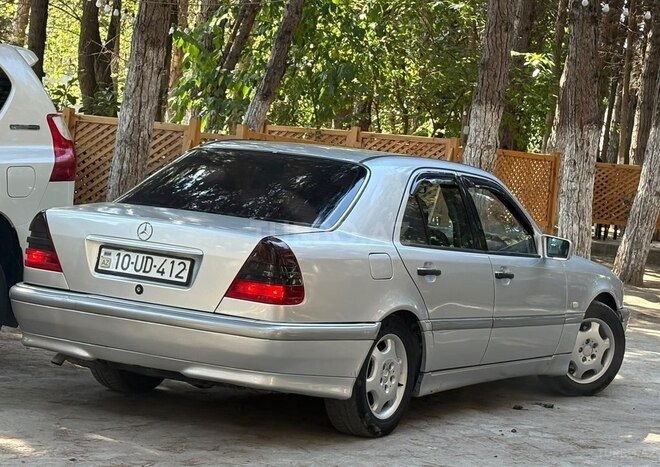 Mercedes C 220 1995, 235,000 km - 2.2 l - Bakı