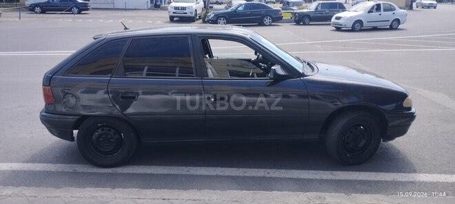 Opel Astra 1993, 300,000 km - 1.4 l - Balakən