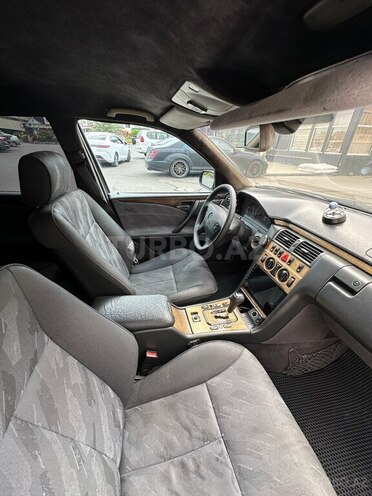 Mercedes E 270 1999, 428,000 km - 2.7 l - Bakı