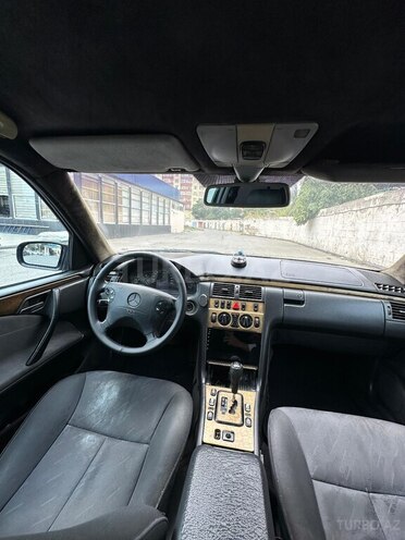 Mercedes E 270 1999, 428,000 km - 2.7 l - Bakı