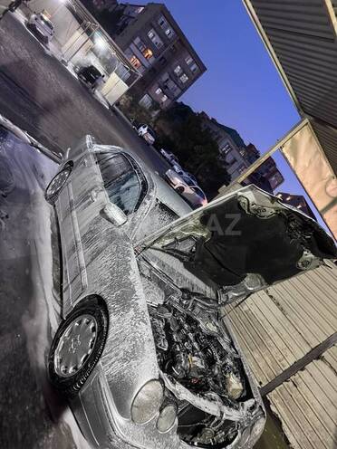 Mercedes E 270 2001, 465,000 km - 2.7 l - Bakı