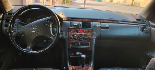Mercedes E 270 2000, 248,000 km - 2.7 l - Sumqayıt