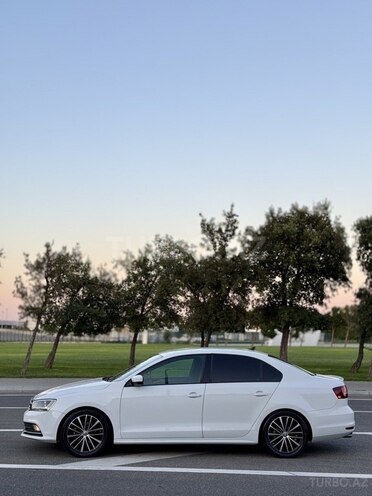 Volkswagen Jetta 2016, 136,800 km - 1.8 л - Bakı